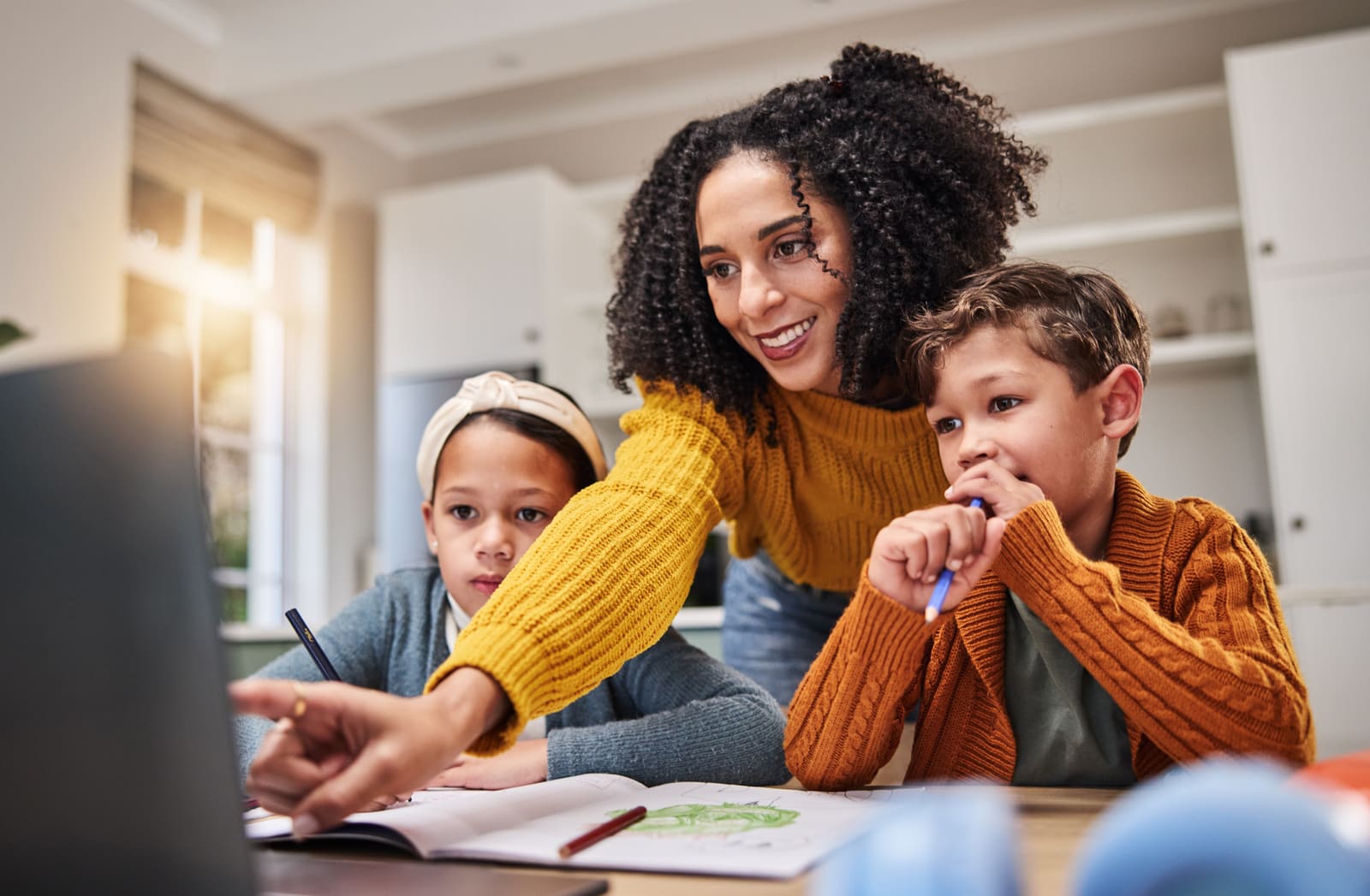 Foto de alunos em sala — aguardando banco de imagens